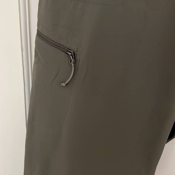 EMS hiking pants, rolls up to be cropped - Picture 5 of 9